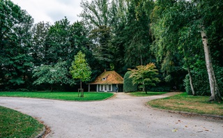 Weg naar huisje in stadspark Aalst