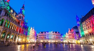 Kleurig lichtspel op de Grote Markt van Brussel